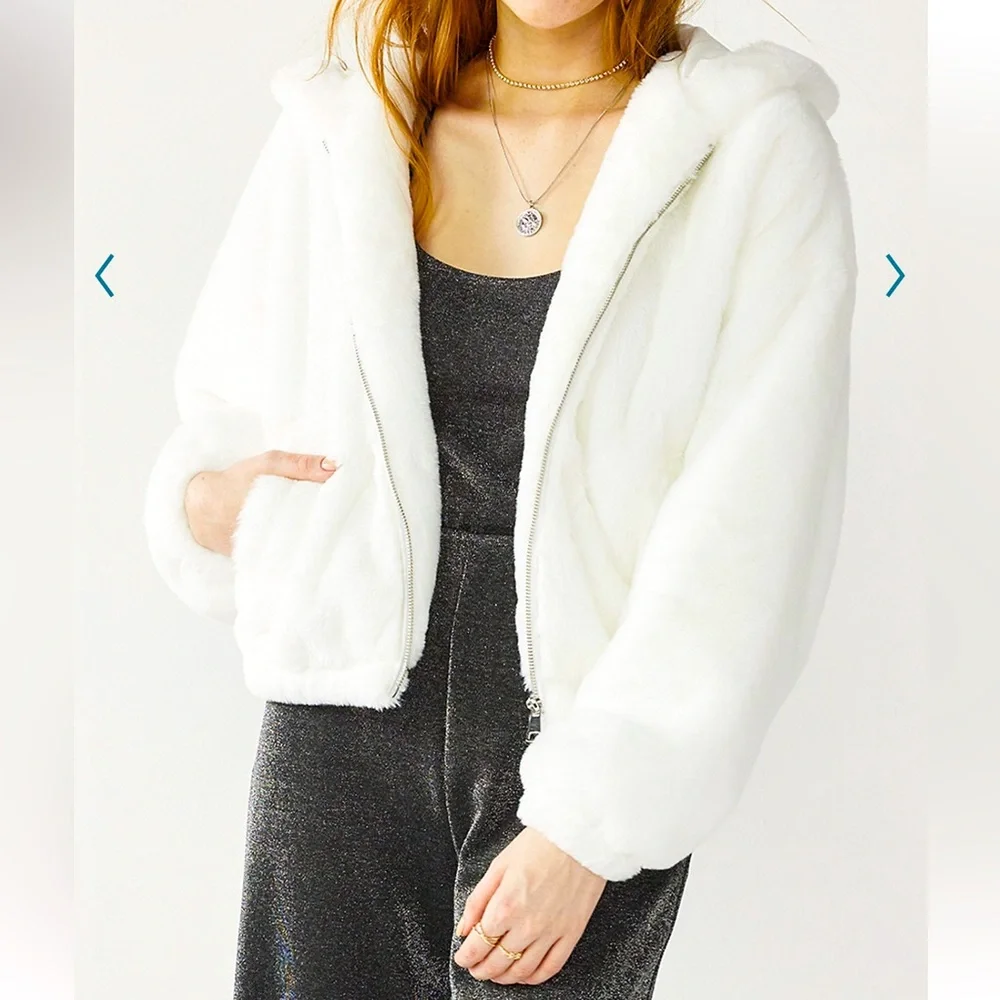 **Beautiful White Faux Fur Small Hooded Zipper Jacket** - Picture 1 of 7
